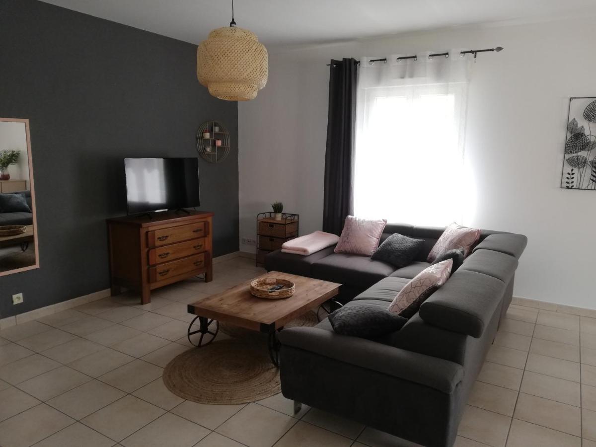 Superbe Appartement De 90M2 A Uzes Super Equipe Avec Garage Et Grand Parking Privatif المظهر الخارجي الصورة